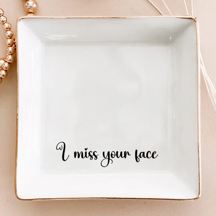 The Love Between Family Knows No Distance - Custom Multiple States - Personalized Jewelry Dish